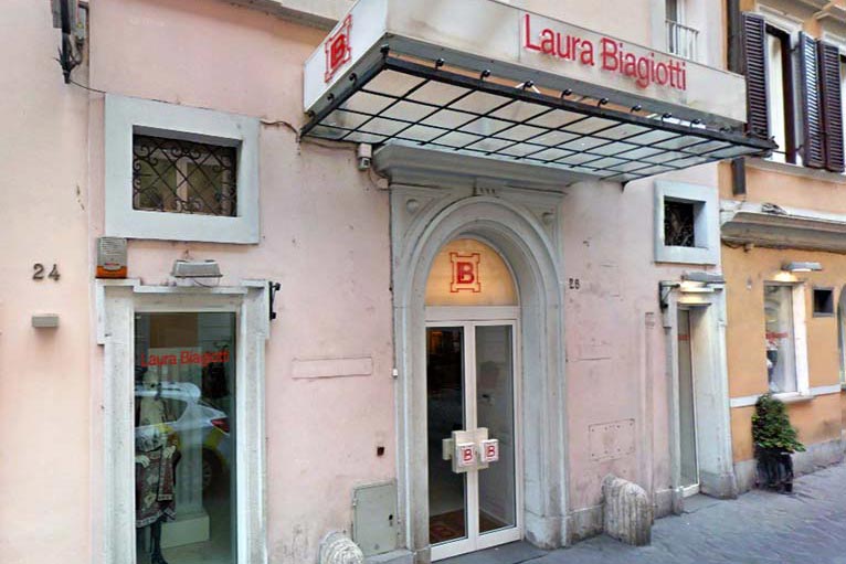 Illuminazione facciate: boutique a Roma di Laura Biagiotti prima dei lavori