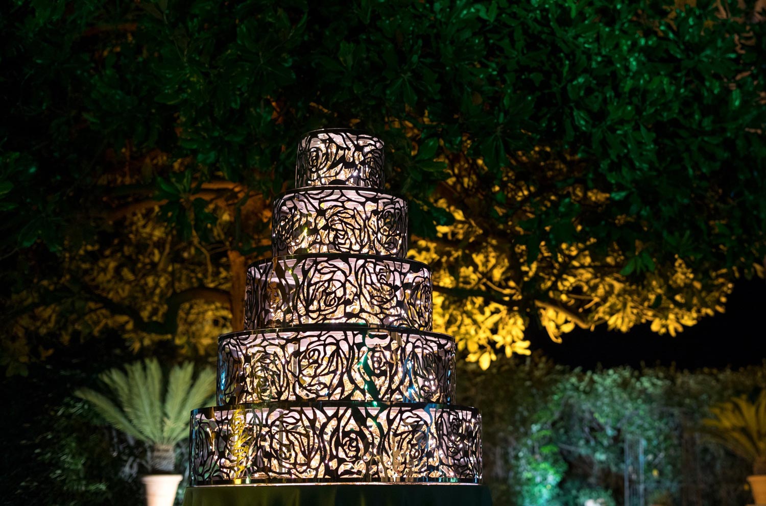 Primo piano di una torta di matrimonio particolare