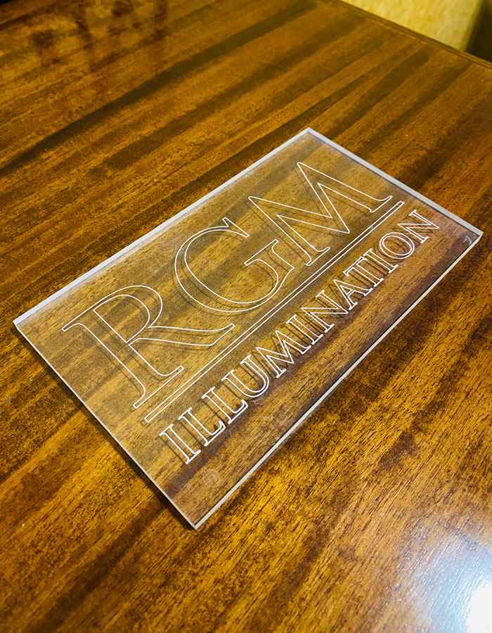 Logo in plastica di RGM Illumination, azienda di illuminazione artistica
