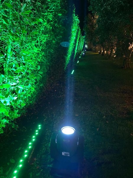 Come illuminare un giardino con le luci a testa mobile