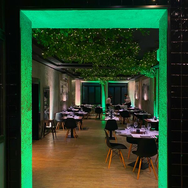 Illuminazione-ambientale-di-interni-per-un-ristorante