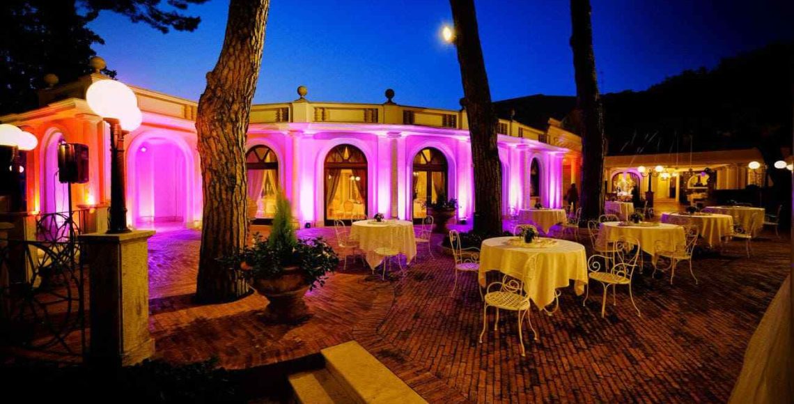Illuminazione esterna ambientale per locali
