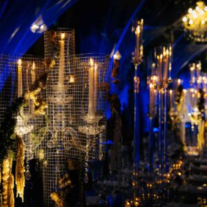 Allestimento di luci per matrimoni con candelabri da tavolo