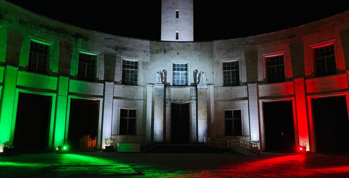 Illuminazione con tricolore italiano dell'Istituto Storico e di Cultura dell'Arma del Genio a Roma