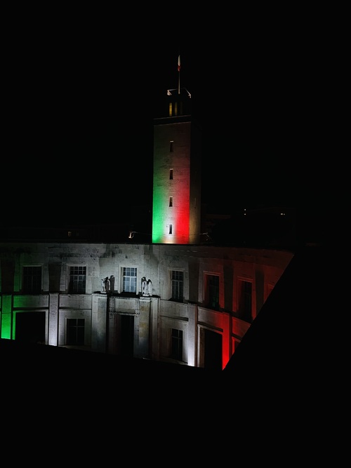Illuminazione monumentale con tricolore italiano dell'Istituto Storico e di Cultura dell'Arma del Genio a Roma