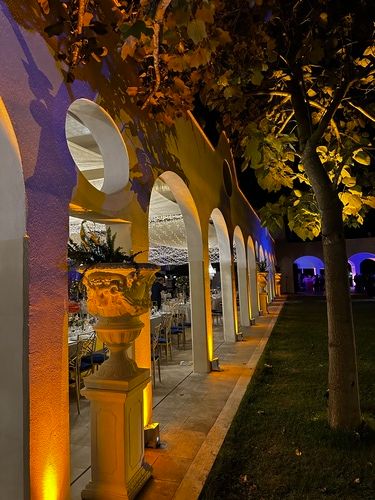 Locale illuminato dove festeggiare il compleanno